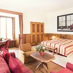 马尔基纳苏培利尔公园酒店 4*